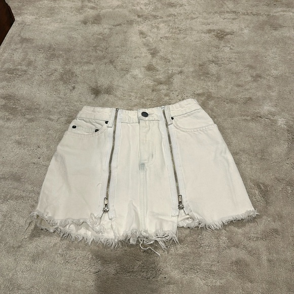 Carmar Dresses & Skirts - Carmar ladies white denim skirt size 24 zipper accents